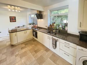 Kitchen Diner- click for photo gallery